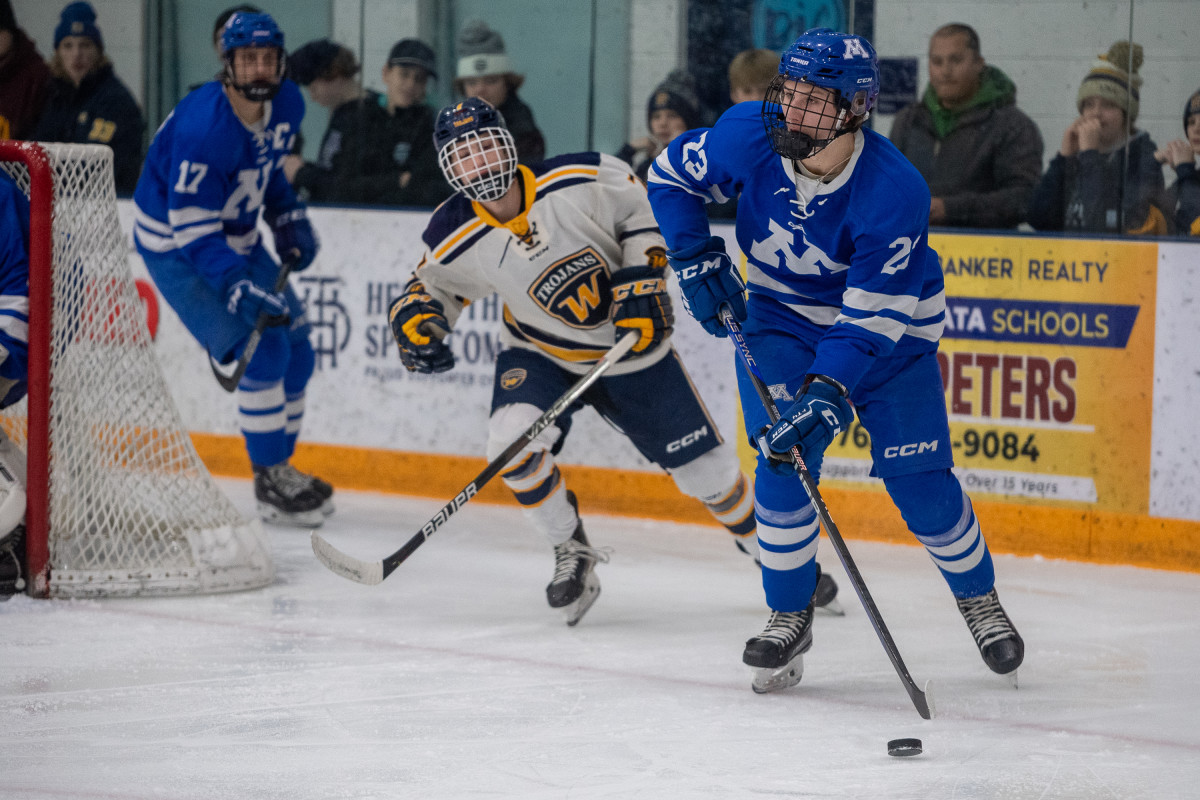 Minnetonka vs Wayzata Feb2-23 Earl Ebensteiner11